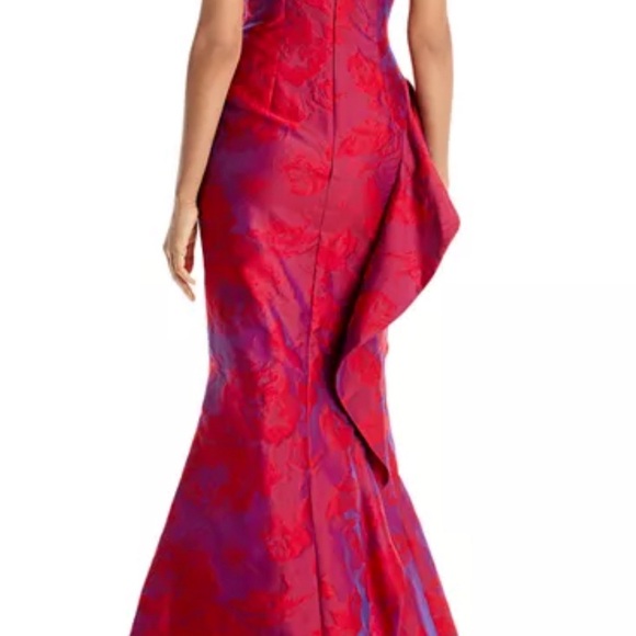 Elegant Red Evening Gown - Picture 5 of 10